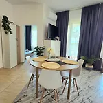 Sea View Luxury 1-bd Marina Cape Aheloy
