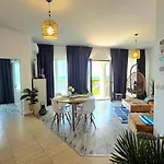 Sea View Luxury 1-bd Marina Cape アパート