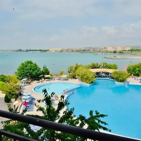 Sea View Luxury 1-bd Marina Cape Apartamento Aheloy